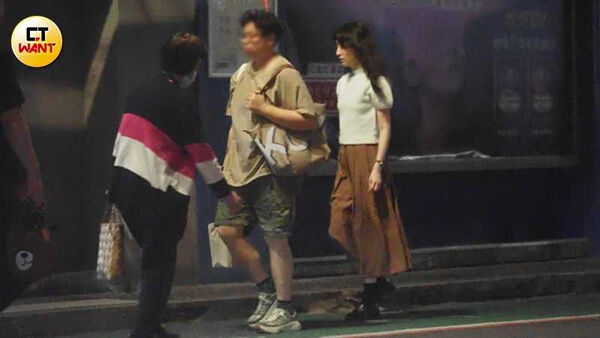 深夜開工1／相隔11年搭檔柯佳嬿　邱澤低調下班回上億豪宅新居