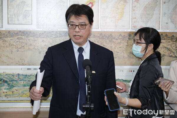 ▲▼立法院內政委員會審查115年度中央政府總預算案（大陸委員會、原住民族委員會等），對於台東縣長饒慶鈴以視訊方式參與海峽論壇，陸委會主委邱垂正受訪時表示絕對依法論處。（圖／記者湯興漢攝）