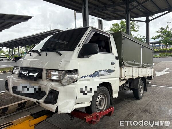 ▲國道1號南向332.6公里臺南仁德路段發生3車追撞事故，所幸無人受傷。（記者林東良翻攝，下同）