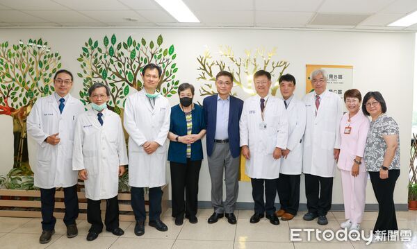 ▲成大醫院緣恩病房邁入28週年，舉辦「新植緣恩樹・新枝添綠葉」感恩活動。（記者林東良翻攝，下同）