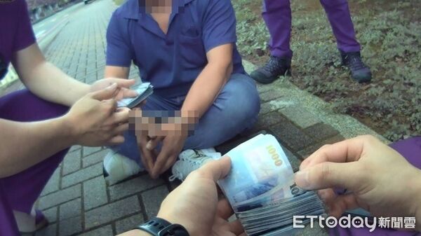 ▲趁龔男與被害人面交時，警方將其當場逮捕。（圖／桃園警分局提供）