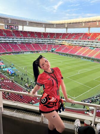 2026世足／世界盃看球遭拉眼角歧視！　韓國百萬女網紅相信「好人更多」：不以一概全