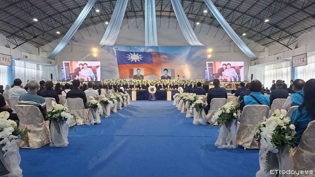 快訊/淚送2殉職飛官!告別式現場畫面曝 賴清德親臨致哀 | ETtoday社會新聞 | ETtoday新聞雲