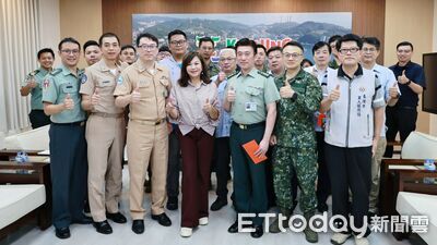 基隆市府慰勞22駐地國軍單位 邱佩琳贈端節慰問金