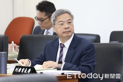 作家談毒油:中央地方都說沒義務卻要求別人多做 非常嚴人寬己的雙標