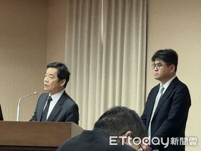 台鐵怪手修剪樹木翻覆　3列車停駛、30班次延誤