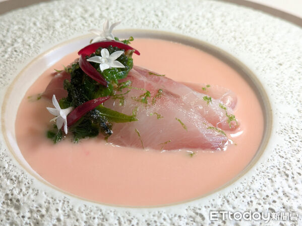 ▲FRASSI春夏菜單開箱　白魽、金目鯛與鹿肉端上桌。（圖／記者黃士原攝）