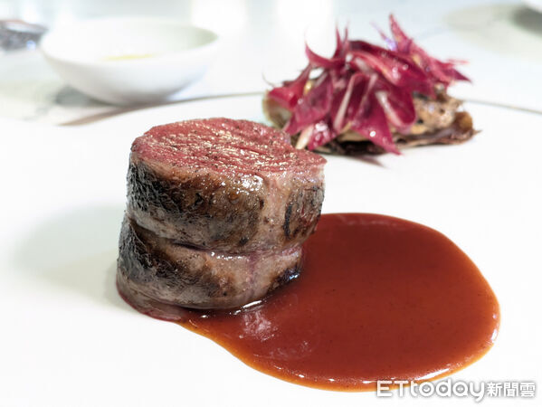 ▲FRASSI春夏菜單開箱　白魽、金目鯛與鹿肉端上桌。（圖／記者黃士原攝）
