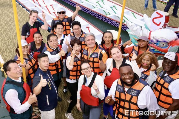 ▲2026台南市國際龍舟錦標賽於台南運河正式登場，開幕典禮舉行傳統祭江儀式。（記者林東良翻攝，下同）