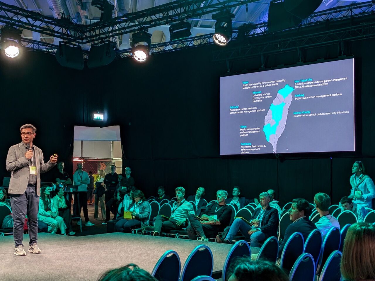 ▲▼櫛構科技執行長李緯明於 Nexus Luxembourg 2026 現場分享 CHAP 平台在台灣公共運輸、大型活動與會議場域的導入成果，向歐洲企業及政府代表介紹台灣 AI 技術在真實場域中的應用。。（圖／櫛構科技提供）