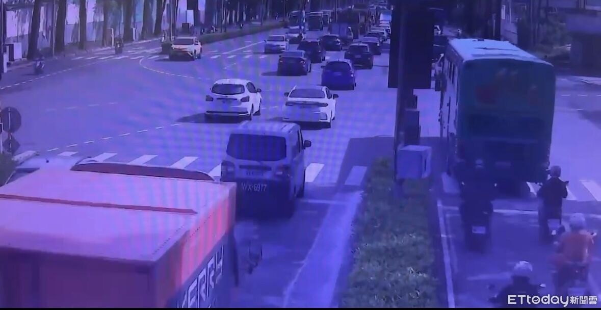 高雄上班族崩潰!高楠公路「塞到炸裂」 2分鐘路開1小時原因曝 | ETtoday社會新聞 | ETtoday新聞雲