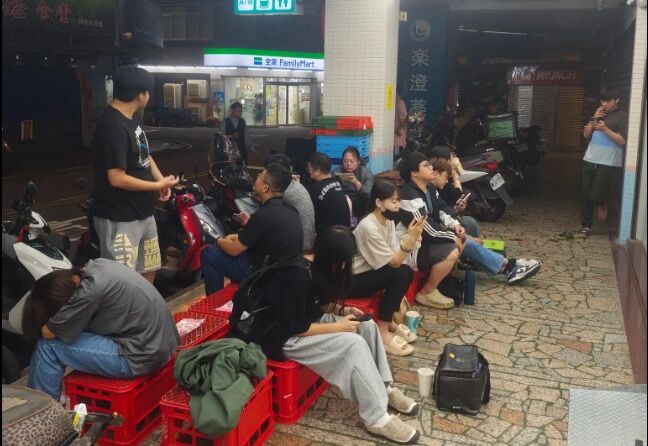 萊爾富驚見「夜排民眾」搶夢幻逸品! 官方祭限購 | ETtoday生活新聞 | ETtoday新聞雲