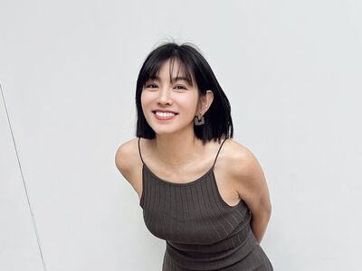 米可白低胸背心洩「深溝曲線」!分手改掉作息…網:一個人也幸福