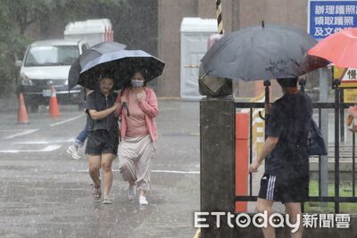雨天5大滑倒危險地點　醫示警：長者跌倒別急著扶起