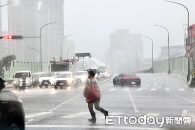 快訊／北市3區發布大雷雨警報　持續到今晚8點34分