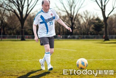 「三重埔囝仔」踢足球練抗壓成為名醫　斷腿撞掉牙仍堅持上場