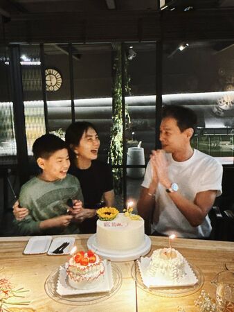 ▲▼Ella迎45歲生日！S.H.E拍片喊「有機會喔」引暴動。（圖／翻攝自臉書）