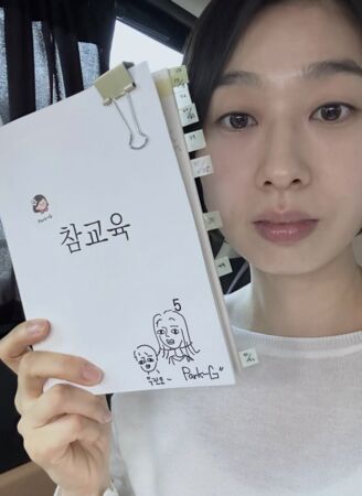 ▲▼《鐵拳教育》「宇振媽」演戲21年終於爆紅　受訪哭到哽咽。（圖／翻攝自朴智妍IG）