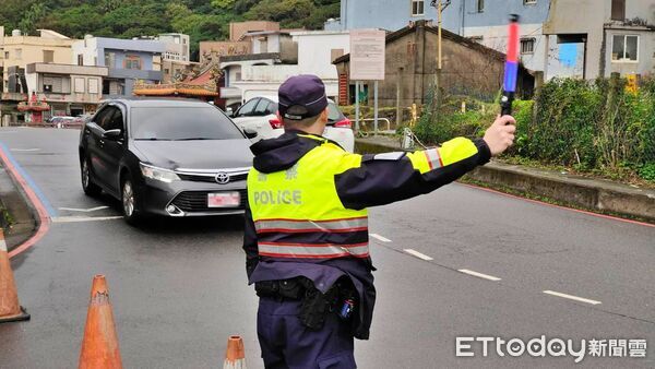 ▲端午連假北海岸恐湧車潮 金山警公布替代道路籲避開尖峰。（圖／記者郭世賢翻攝）