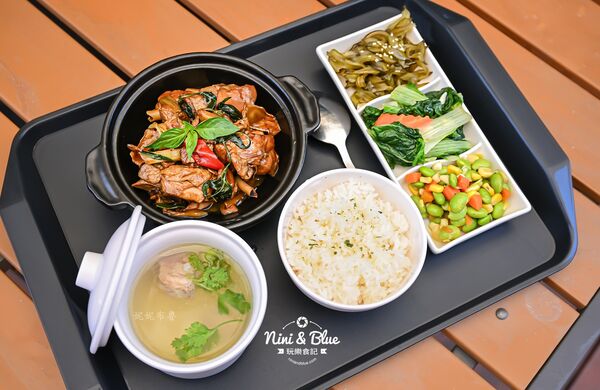 ▲▼好喔貨櫃餐廳。（圖／部落客 NINI AND BLUE 玩樂食記授權提供）