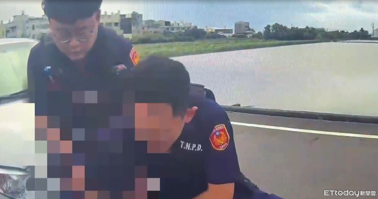 9案詐欺通緝犯趴趴走!車尾破損一路搖晃 佳里警壓制逮人 | ETtoday社會新聞 | ETtoday新聞雲