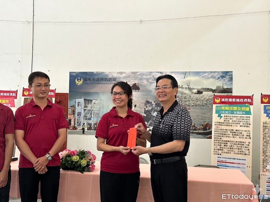 端午送暖慰勞消防弟兄 台南消友會第一辦事處頒加菜金 | ETtoday地方新聞 | ETtoday新聞雲