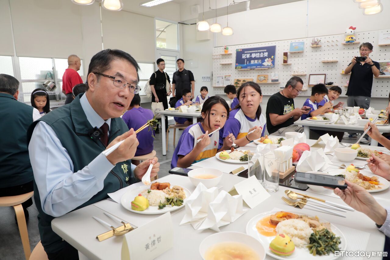 黃偉哲與學童共享台灣鯛、芒果午餐 推廣享當季食在地 | ETtoday地方新聞 | ETtoday新聞雲