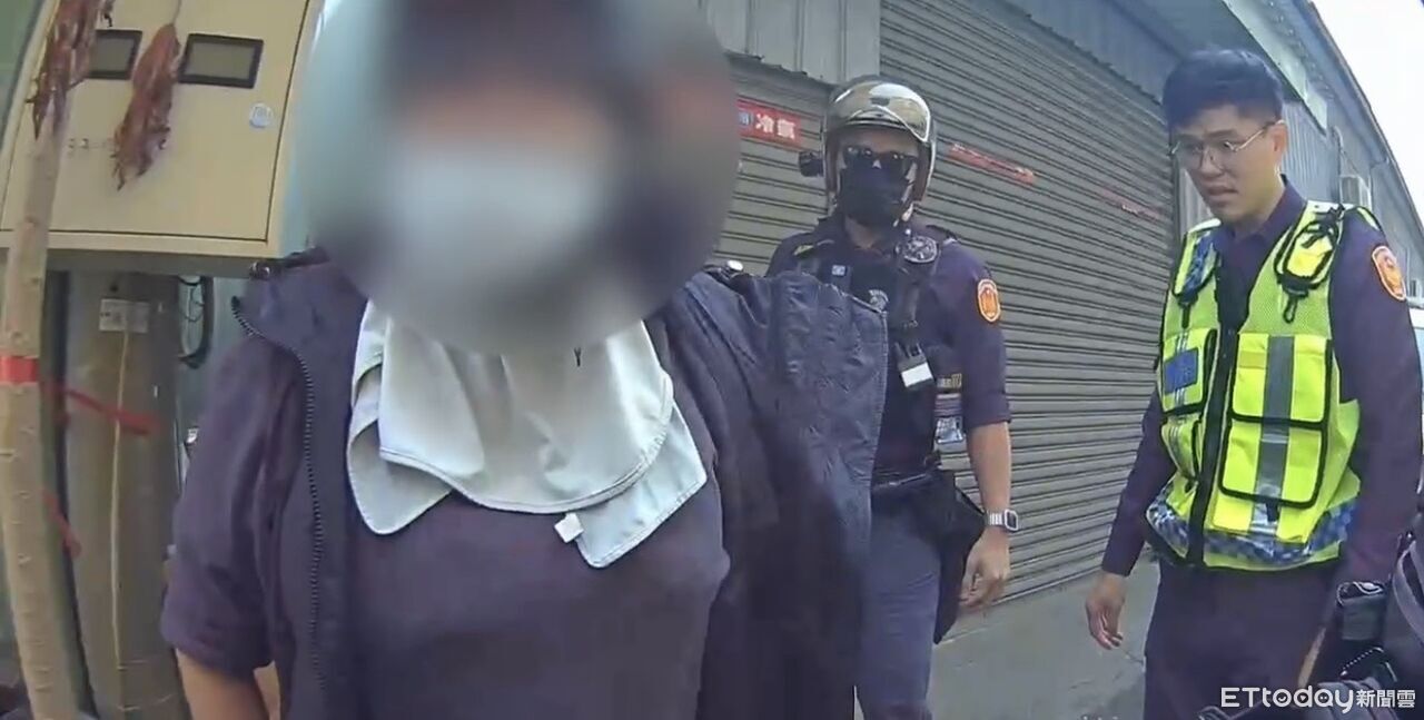 高雄悍女「紅燈轉彎」拒攔查暴走 騎車撞警還踹爆警車隔板 | ETtoday社會新聞 | ETtoday新聞雲