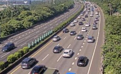端午車潮湧現「國道局部路段塞了」　上午防9處地雷