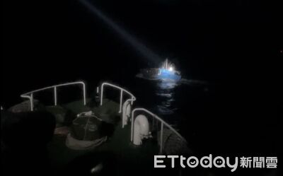 澎湖外海抓越界對岸漁船!6船員連夜押回 大陸海警船現身騷擾