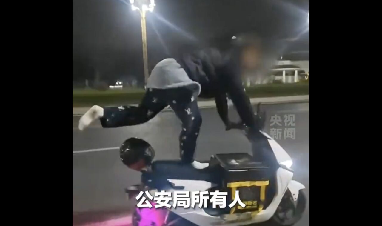 「電動車猴」單腳踩坐墊騎車嗆警「來逮我啊」 陸公安迅速傳喚逮捕 | ETtoday大陸新聞 | ETtoday新聞雲