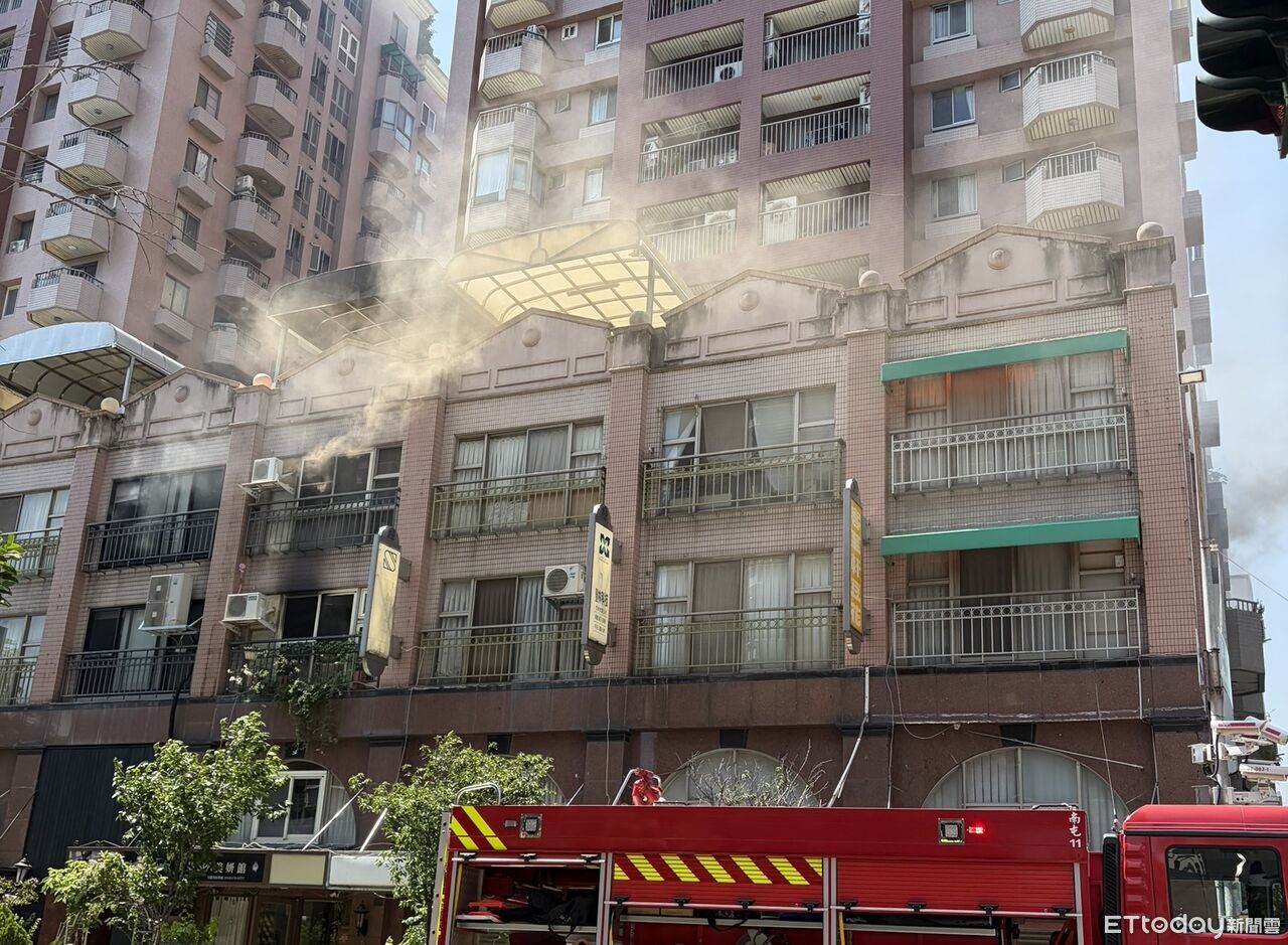 台中消防分隊旁突冒褐黃色怪煙!民宅陽台全燒黑 現場畫面曝 | ETtoday社會新聞 | ETtoday新聞雲