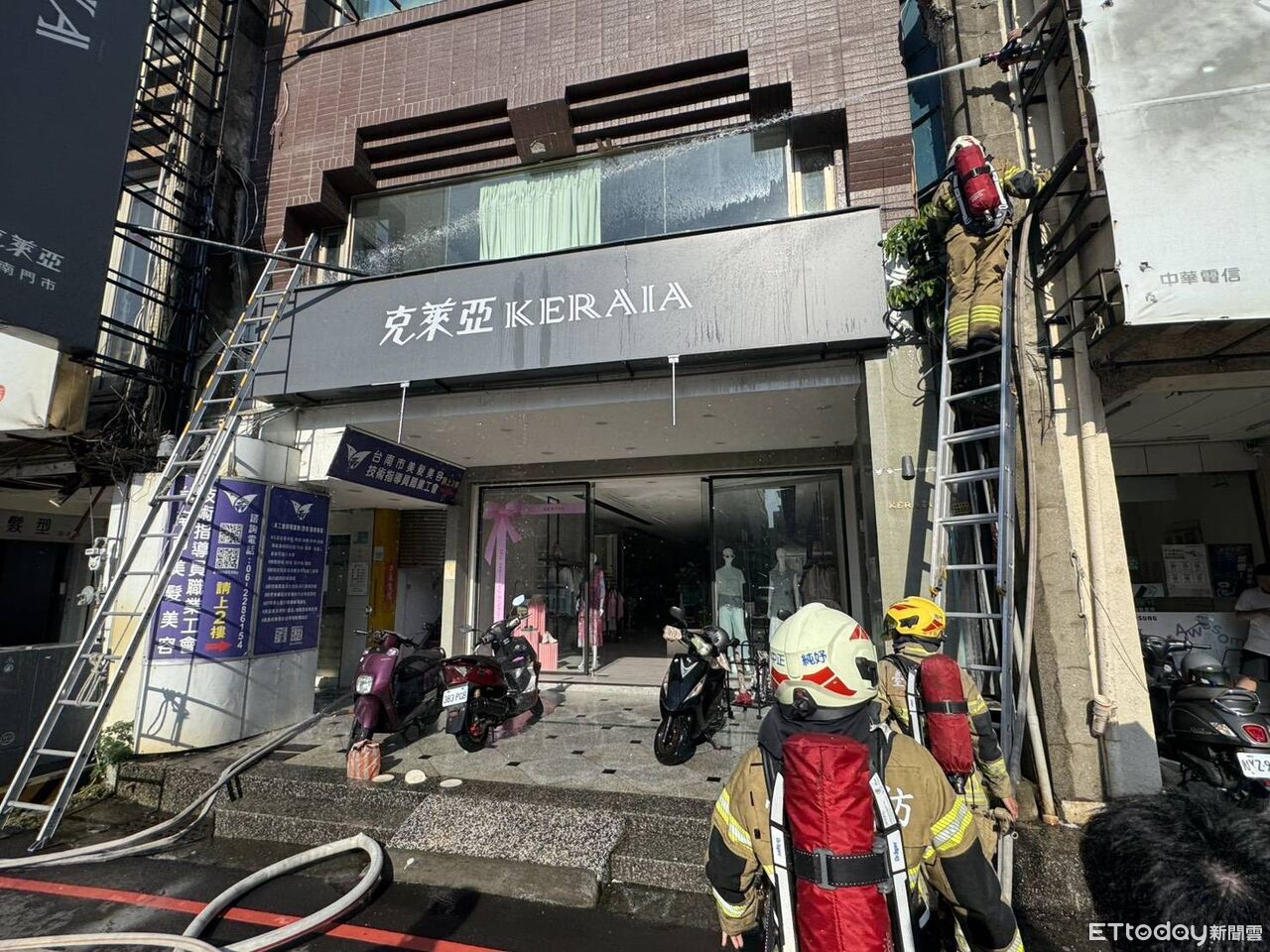 快訊/台南中西區服飾店騎樓起火!恐怖爆炸聲頻傳 現場畫面曝 | ETtoday社會新聞 | ETtoday新聞雲