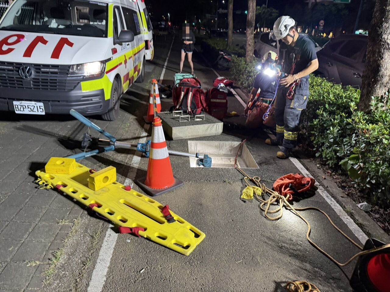 快訊/人孔蓋吃人!新北婦踩空跌入3公尺坑道 急送醫 | ETtoday社會新聞 | ETtoday新聞雲