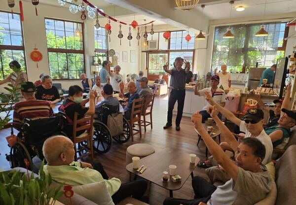桃園榮家迎端午 應景吃粽還有喝咖啡、拿禮物…真開心 | ETtoday地方新聞 | ETtoday新聞雲