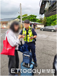 和運將吵架被丟包!港籍女大生揮手求助 內埔暖警直送火車站