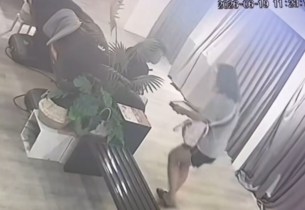 一中商圈飾品店被偷「男把風女行竊」 端走整盤戒指畫面曝 | ETtoday社會新聞 | ETtoday新聞雲