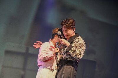 媽媽獨自對抗病魔2年　許志豪台上抱著她痛哭：是最勇敢的人