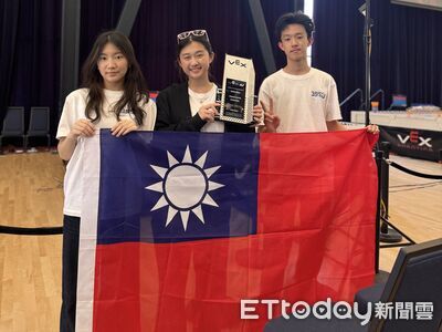 竹科實驗中學3名高中生美UCLA奪 VEX AI 世界賽大獎 原地秀國旗