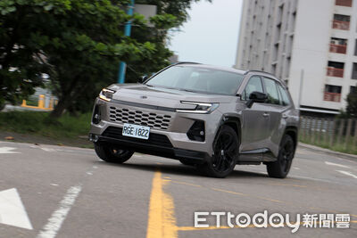 TOYOTA「RAV4插電式油電版」試駕！挾329匹馬力來襲5.7秒破百