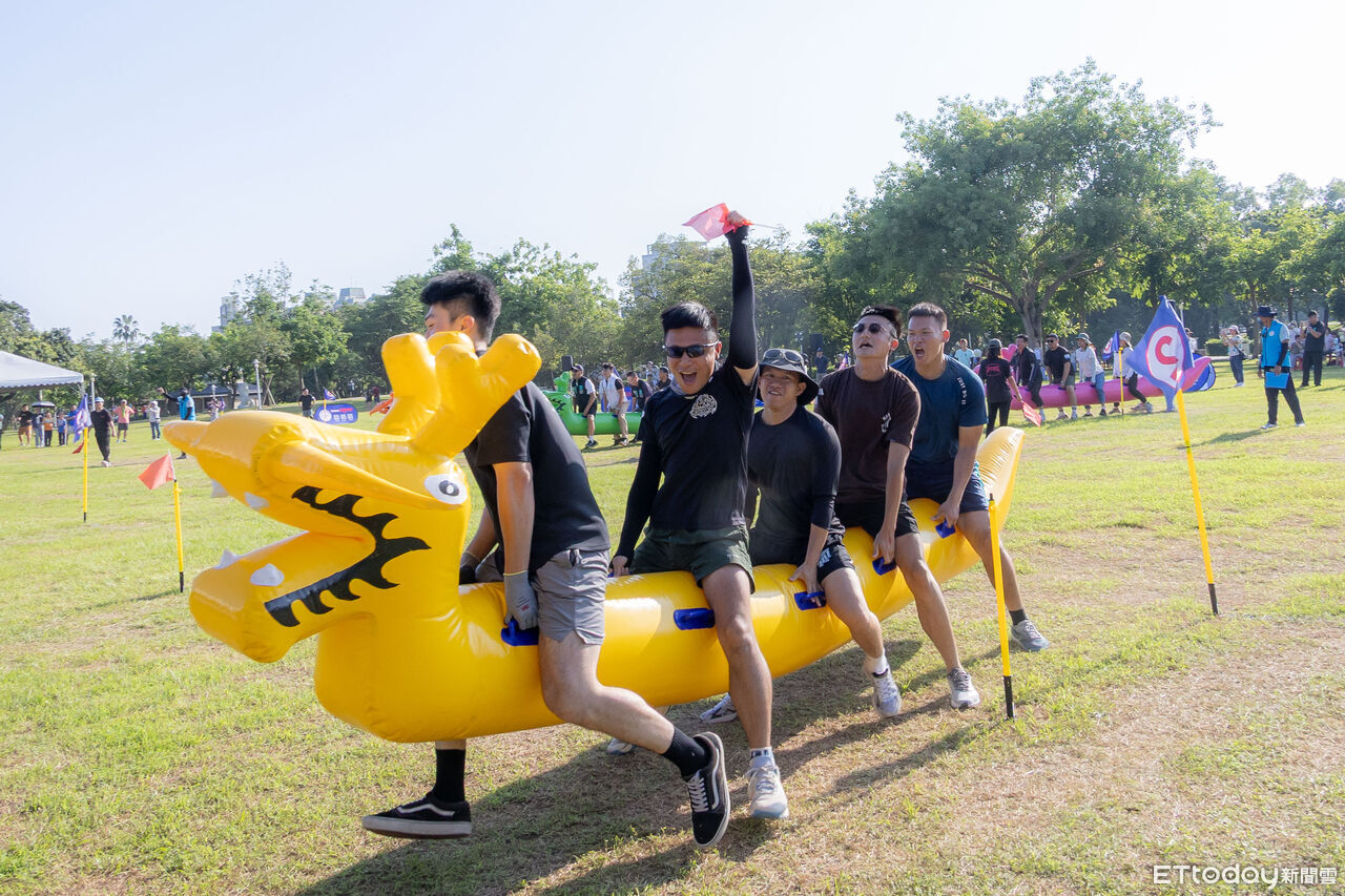 百隊擠爆千禧公園!屏東陸上龍舟賽熱血開戰 冠軍爽抱3萬元獎金 | ETtoday地方新聞 | ETtoday新聞雲