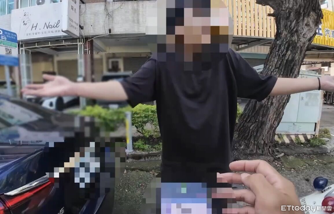 賓士女臨停倒車釀擦撞!馬自達男抓狂砸車傷人 警攔截開罰送辦 | ETtoday社會新聞 | ETtoday新聞雲