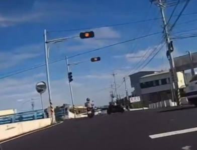 「閃紅、閃黃」不時在撞！機車搶快碰撞釀2傷 　居民盼設紅錄燈