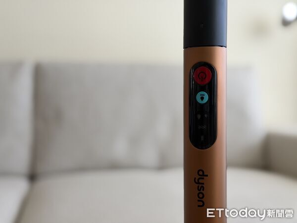 ▲Dyson Pencilwash鉛筆洗地機。（圖／記者蔡惠如攝）