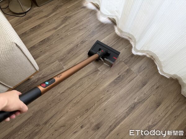 ▲Dyson Pencilwash鉛筆洗地機。（圖／記者蔡惠如攝）