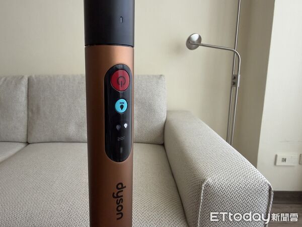 ▲Dyson Pencilwash鉛筆洗地機。（圖／記者蔡惠如攝）