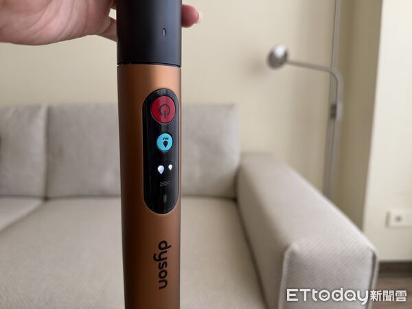 ▲Dyson Pencilwash鉛筆洗地機。（圖／記者蔡惠如攝）