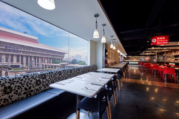 ▲台北凱撒大飯店正對台北車站，透過官網預訂「清涼一夏 饗住凱撒」住房專案，即可享Checkers自助早餐,Drink Bar,精緻客房。（圖／業者提供）