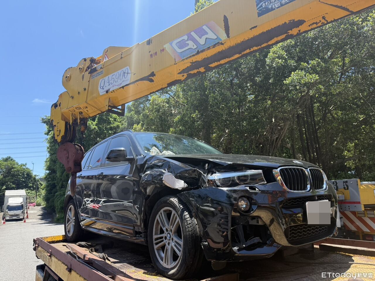 國1中壢段分心釀禍!78歲男駕BMW撞掉保險桿 靠安全帶保命 | ETtoday社會新聞 | ETtoday新聞雲