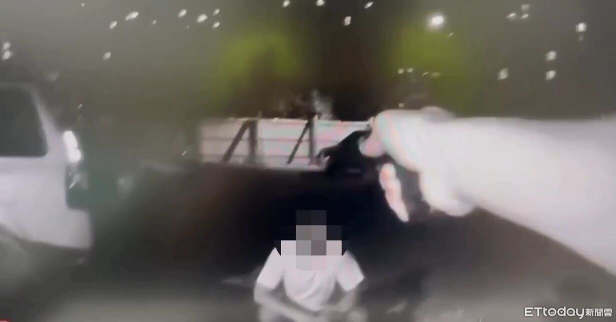新北休旅車深夜闖紅燈狂飆 警拔槍壓制!59歲男酒駕+毒駕 | ETtoday社會新聞 | ETtoday新聞雲